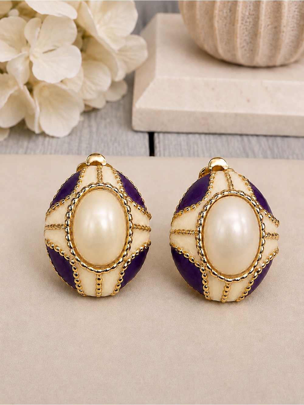 521. Vintage 80s Chunky Purple Enamel Faux Pearl Bold Statement Clip On Earrings